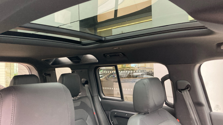 Land Rover Defender 3.0 D300 X-Dynamic SE 110 5dr Auto [7 Seat] Diesel Estate